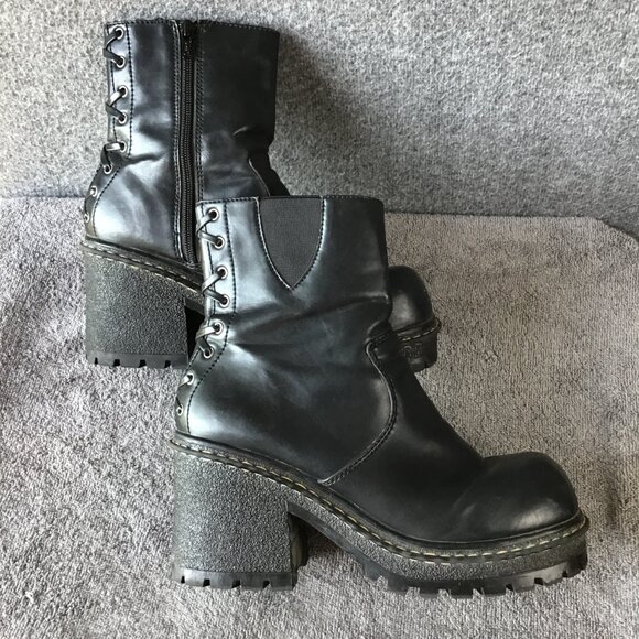 LOWER EAST SIDE Shoes - LOWER EAST SIDE Vintage Y2K Black Chunky Square Toe Platform Heeled Ankle Boot